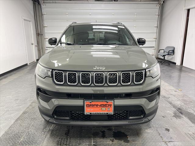 2024 Jeep Compass COMPASS LATITUDE 4X4