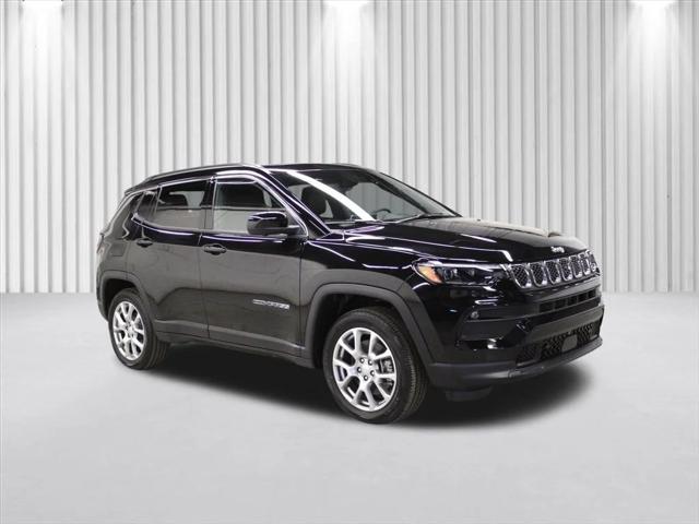 2024 Jeep Compass COMPASS LATITUDE LUX 4X4