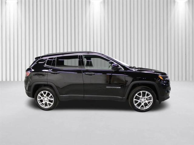 2024 Jeep Compass COMPASS LATITUDE LUX 4X4