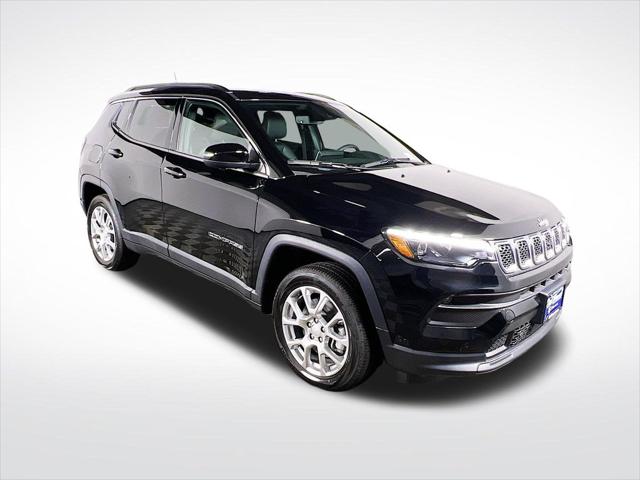 2024 Jeep Compass COMPASS LATITUDE LUX 4X4