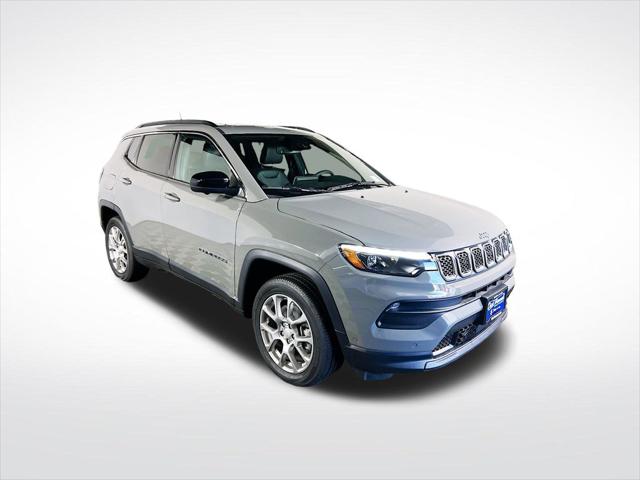 2024 Jeep Compass COMPASS LATITUDE LUX 4X4