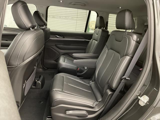 2023 Jeep Grand Cherokee GRAND CHEROKEE L LIMITED 4X4