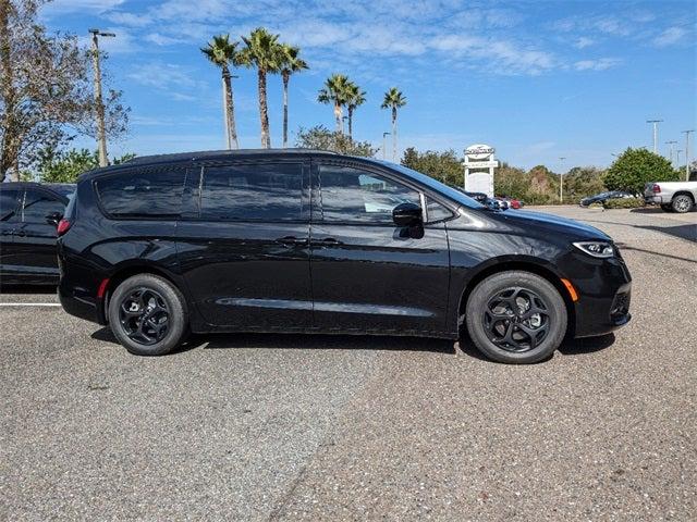 2024 Chrysler Pacifica Hybrid PACIFICA PLUG-IN HYBRID PREMIUM S APPEARANCE