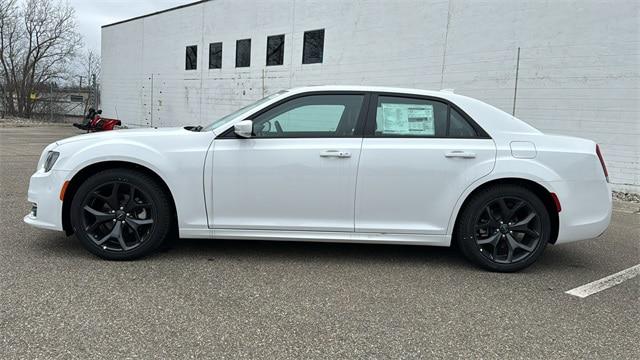 2023 Chrysler Chrysler 300 300 TOURING L RWD