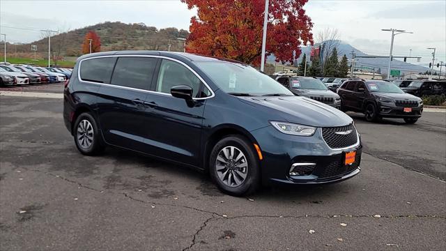 2024 Chrysler Pacifica Plug-In Hybrid PACIFICA PLUG-IN HYBRID SELECT