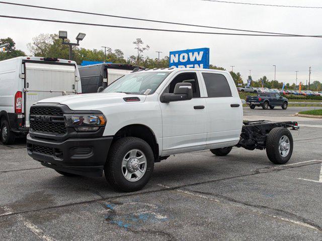 2023 RAM Ram 3500 Chassis Cab RAM 3500 TRADESMAN CREW CAB CHASSIS 4X4 60 CA