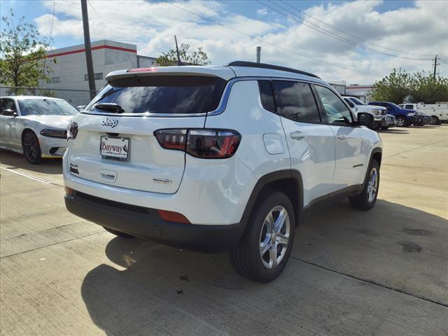 2024 Jeep Compass COMPASS LATITUDE 4X4