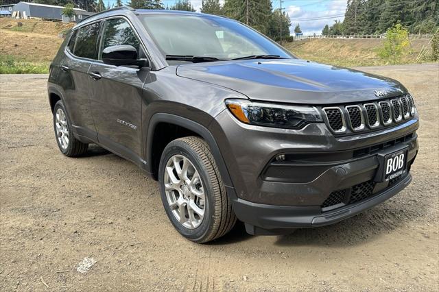 2024 Jeep Compass COMPASS LATITUDE LUX 4X4