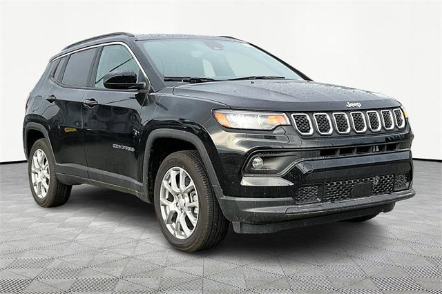 2024 Jeep Compass COMPASS LATITUDE LUX 4X4