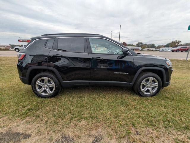 2024 Jeep Compass COMPASS LATITUDE 4X4