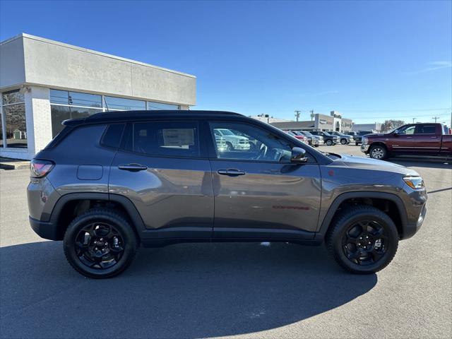 2024 Jeep Compass COMPASS TRAILHAWK 4X4