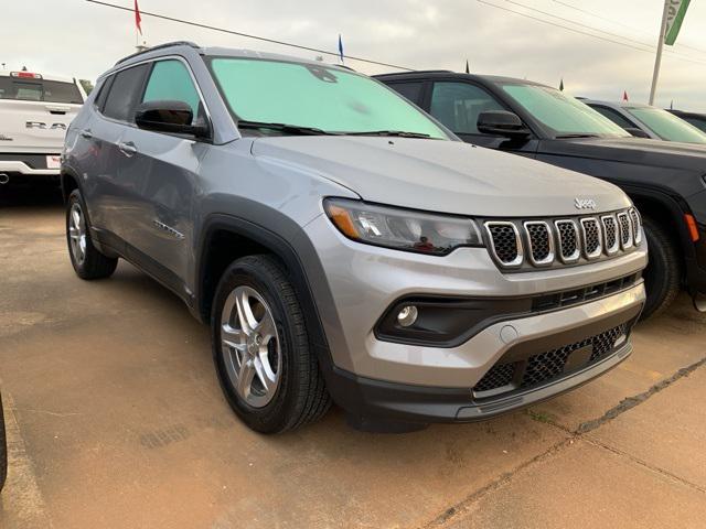 2024 Jeep Compass COMPASS LATITUDE 4X4