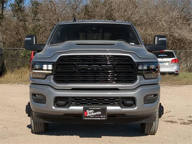 2024 RAM Ram 3500 RAM 3500 LIMITED CREW CAB 4X4 8 BOX