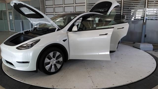 2023 Tesla Model Y Long Range Dual Motor All-Wheel Drive