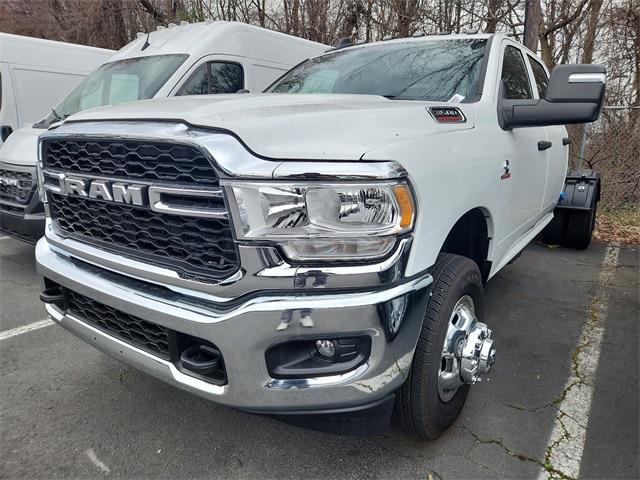 2023 RAM Ram 3500 Chassis Cab RAM 3500 TRADESMAN CREW CAB CHASSIS 4X4 60 CA