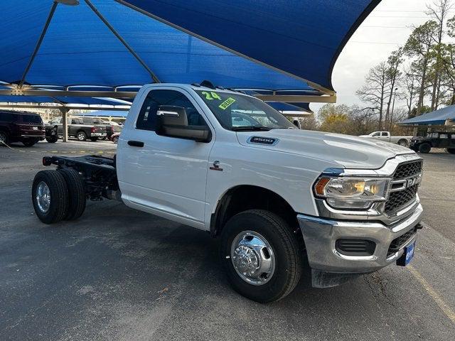 2024 RAM Ram 3500 Chassis Cab RAM 3500 TRADESMAN CHASSIS REGULAR CAB 4X4 60 CA