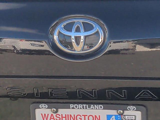 2016 Toyota Sienna LE 7 Passenger