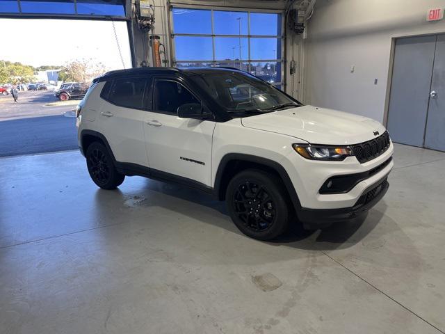 2024 Jeep Compass COMPASS LATITUDE 4X4