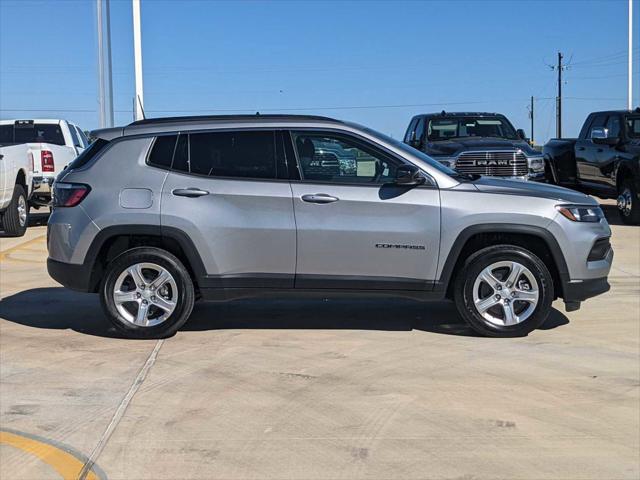 2024 Jeep Compass COMPASS LATITUDE 4X4