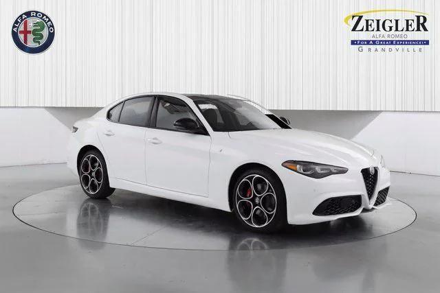 2024 Alfa Romeo Giulia GIULIA Ti AWD 2024 Alfa Romeo Giulia GIULIA Ti AWD