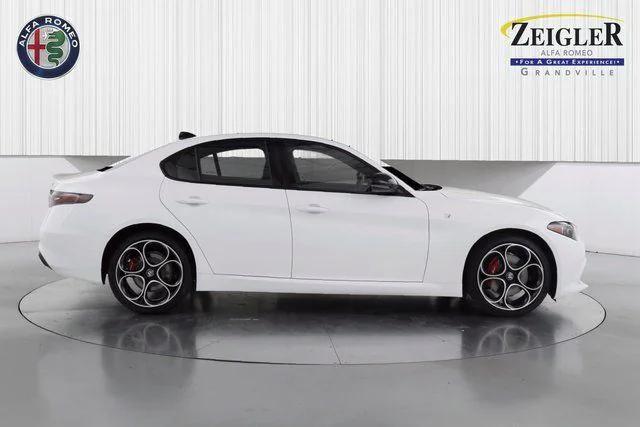2024 Alfa Romeo Giulia GIULIA Ti AWD 2024 Alfa Romeo Giulia GIULIA Ti AWD
