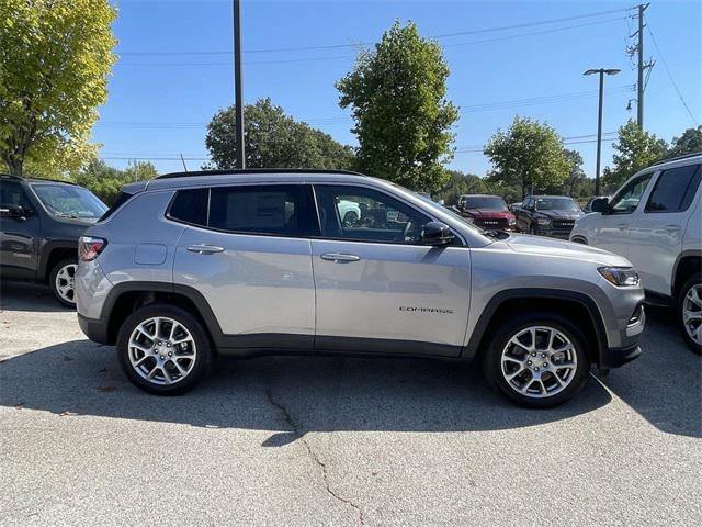 2023 Jeep Compass COMPASS LATITUDE LUX 4X4