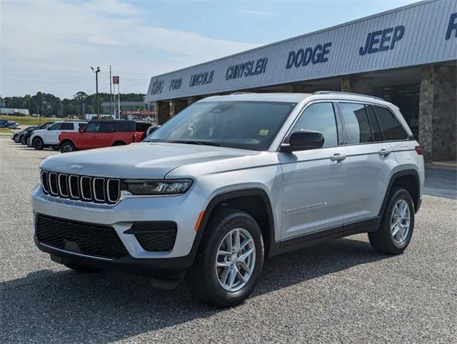 2023 Jeep Grand Cherokee GRAND CHEROKEE LAREDO X 4X4