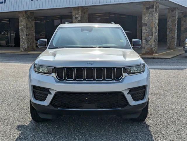 2023 Jeep Grand Cherokee GRAND CHEROKEE LAREDO X 4X4
