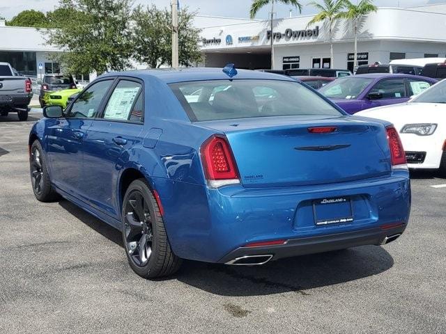 2023 Chrysler Chrysler 300 300 TOURING L RWD