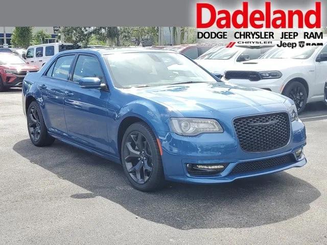 2023 Chrysler Chrysler 300 300 TOURING L RWD
