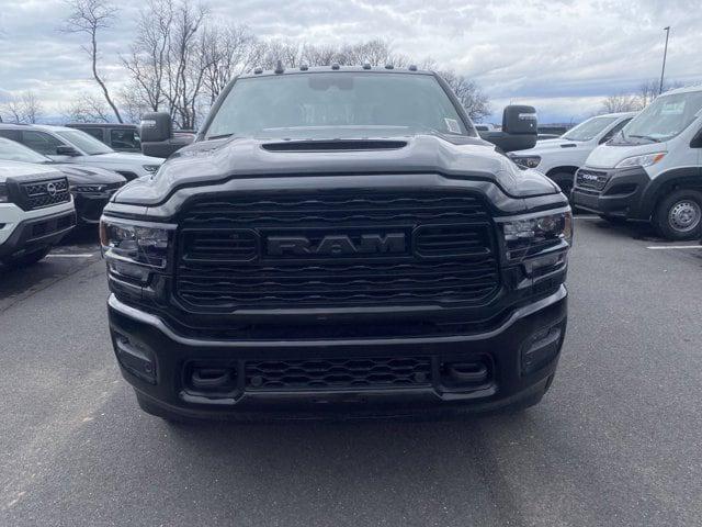 2024 RAM Ram 3500 RAM 3500 LIMITED CREW CAB 4X4 8 BOX