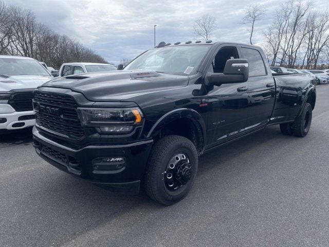 2024 RAM Ram 3500 RAM 3500 LIMITED CREW CAB 4X4 8 BOX