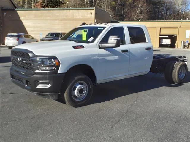 2024 RAM Ram 3500 Chassis Cab RAM 3500 TRADESMAN CREW CAB CHASSIS 4X4 60 CA