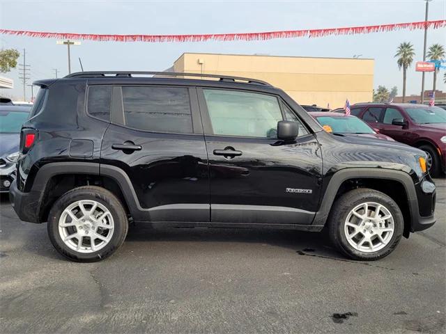2023 Jeep Renegade RENEGADE LATITUDE 4X4