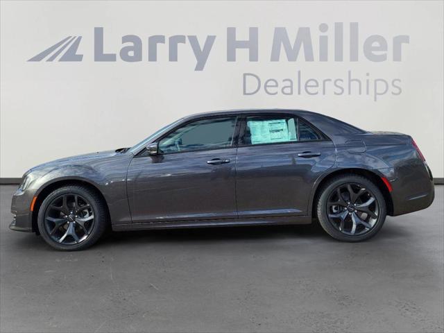 2023 Chrysler Chrysler 300 300 TOURING L RWD