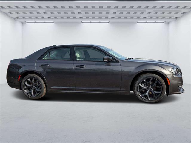 2023 Chrysler Chrysler 300 300 TOURING L RWD