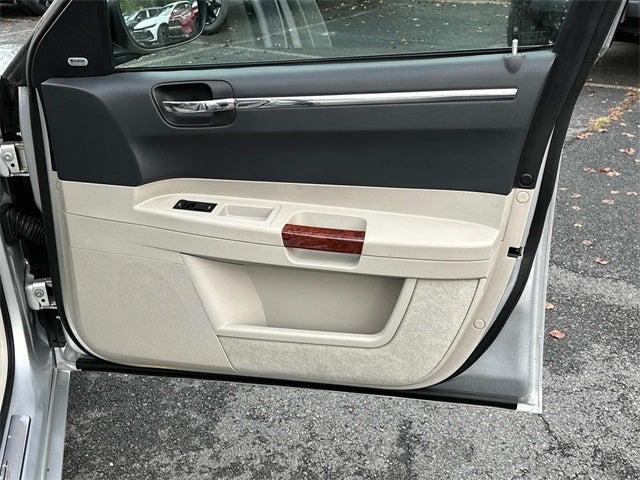 2005 Chrysler 300C Base