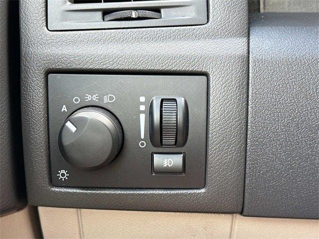 2005 Chrysler 300C Base