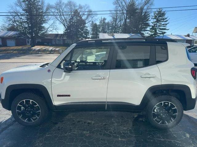 2023 Jeep Renegade RENEGADE TRAILHAWK 4X4