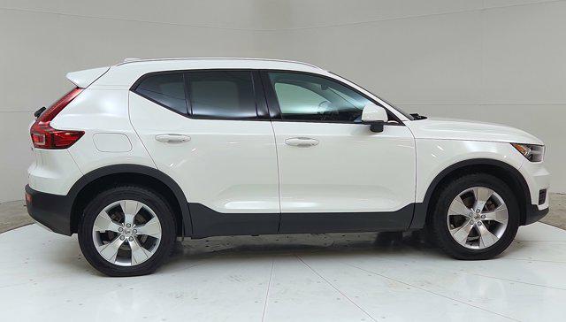 2020 Volvo XC40 T4 Momentum
