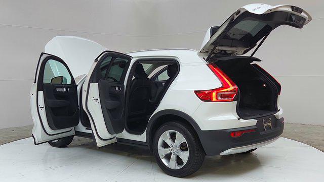 2020 Volvo XC40 T4 Momentum