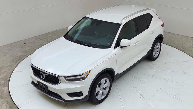 2020 Volvo XC40 T4 Momentum