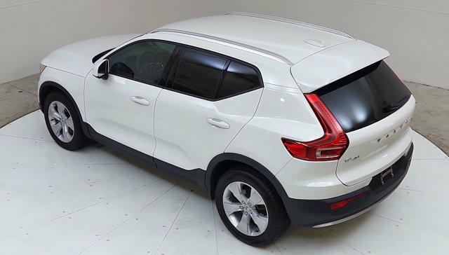 2020 Volvo XC40 T4 Momentum