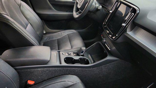 2020 Volvo XC40 T4 Momentum