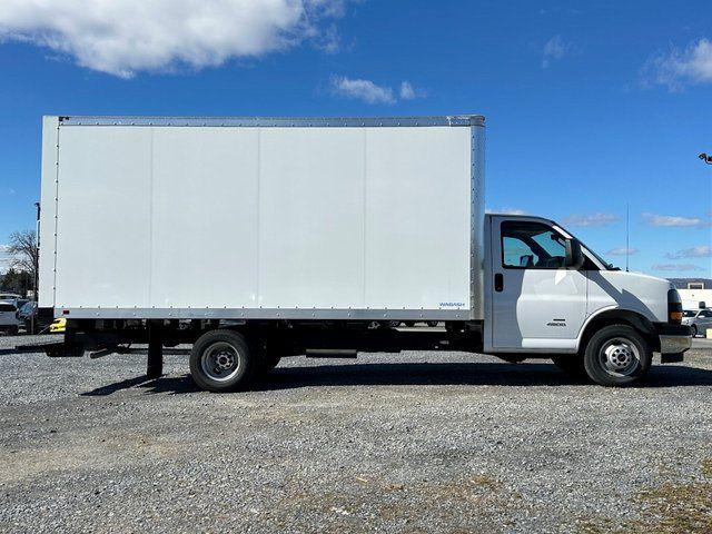2023 GMC Savana Cutaway 4500 Van