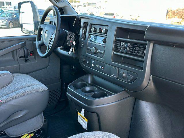2023 GMC Savana Cutaway 4500 Van