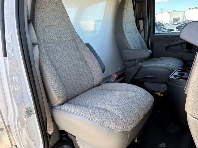 2023 GMC Savana Cutaway 4500 Van