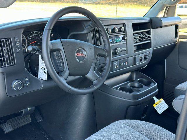 2023 GMC Savana Cutaway 4500 Van