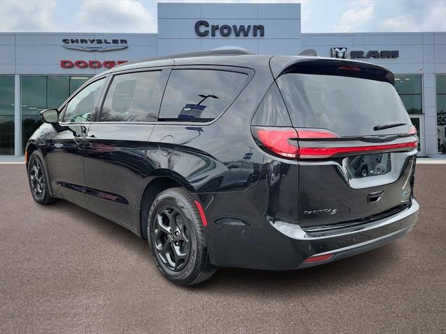 2024 Chrysler Pacifica Hybrid PACIFICA PLUG-IN HYBRID PREMIUM S APPEARANCE