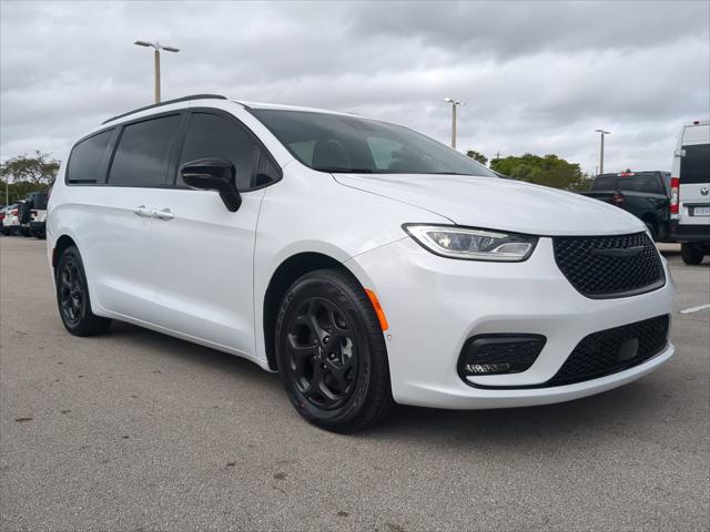 2024 Chrysler Pacifica Hybrid PACIFICA PLUG-IN HYBRID PREMIUM S APPEARANCE